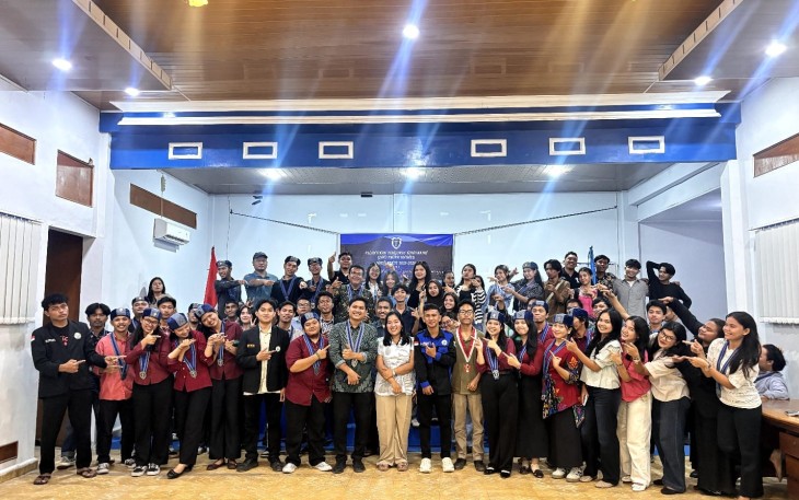 Foto Bersama dengan Tamu Undangan Pelantikan Pengurus Komisariat GMKI FMIPA Universitas Negeri Medan Masa Bakti 2026/2027