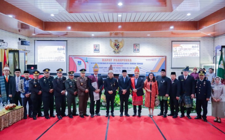  Pemerintah Kota Tebing Tinggi bersama DPRD Kota Tebing Tinggi memperingati Hari Jadi ke-109 Kota Tebing Tinggi melalui rangkaian kegiatan yang dipusatkan di Ruang Sidang Paripurna DPRD dan Halaman Balai Kota, Rabu (1/7/2026)