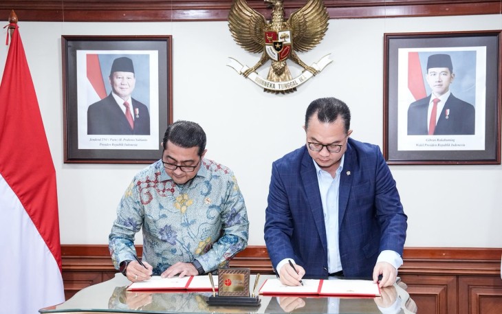  Menteri Ekonomi Kreatif, Teuku Riefky Harsya, saat penandatanganan Nota Kesepahaman atau Memorandum of Understanding (MoU) dengan Badan Riset dan Inovasi Nasional (BRIN), Jakarta, Selasa (28/7/2026).