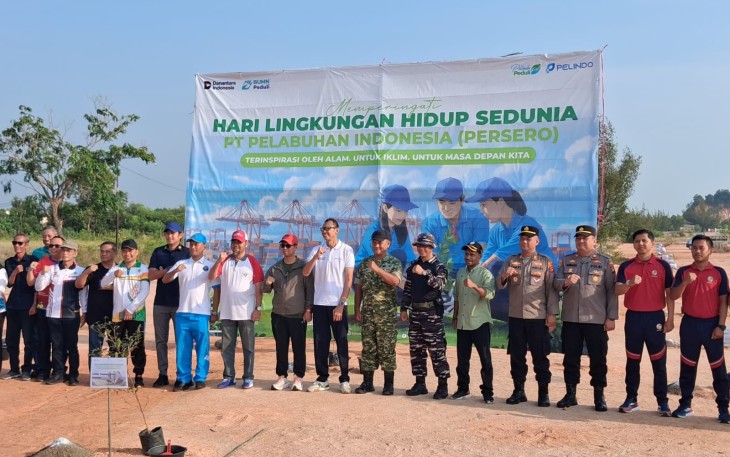 Penanaman 600 bibit pohon bersama PT Pelindo (Persero) Regional I Tanjung Balai Karimun, yang diselenggarakan pada Jumat (14/8) pagi.