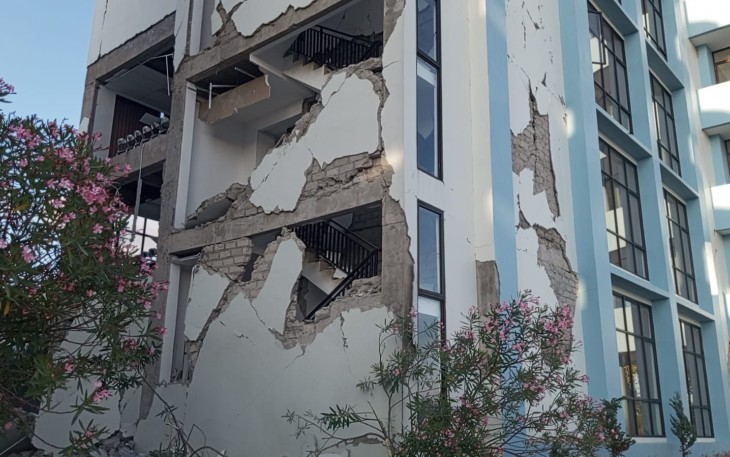 Kondisi kerusakan Dinding Gedung Kampus Unika Santu Paulus Ruteng.  Foto:Istimewa/Kordianus Lado
