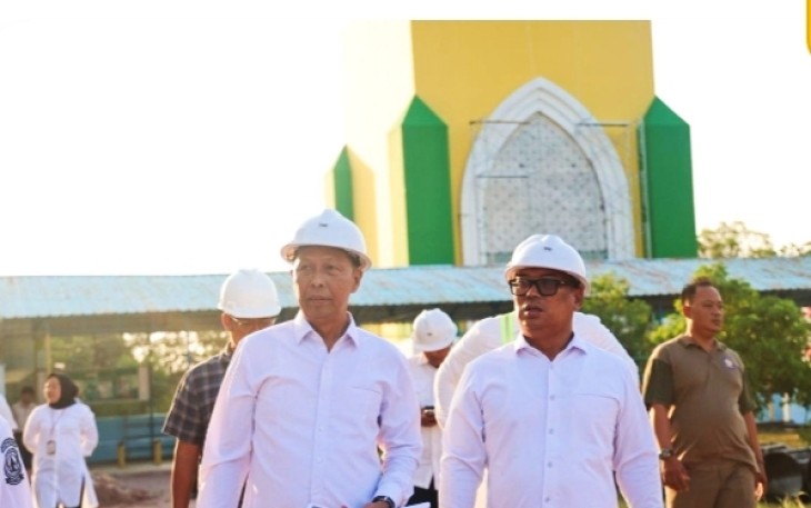 Wakil Gubernur Kepulauan Riau Nyanyang Haris Pratamura meninjau langsung pengerjaan renovasi Masjid Raya Nur Ilahi di Dompak, Tanjungpinang, Rabu (2/9/2026)