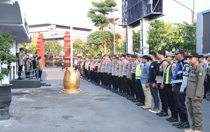 Personel Polres Madiun Kota bersama unsur lintas sektor melaksanakan patroli siaga sebagai upaya menjaga keamanan dan memastikan situasi kamtibmas di wilayah tetap aman dan kondusif.