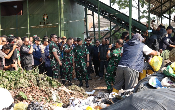 Kasad Jenderal TNI Maruli Simanjuntak mendorong TNI AD menghadirkan solusi nyata bagi masyarakat melalui berbagai program di bidang energi, pengelolaan sampah, dan pemanfaatan sumber daya secara berkelanjutan.