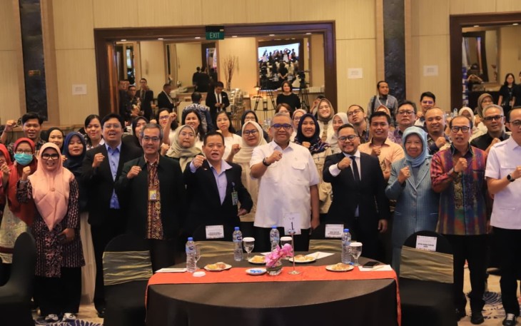 Foto bersama dalam acara International Workshop on Industrial Hygiene, Occupational Safety and Health sekaligus Musyawarah Nasional AHKKI di Jakarta, Kamis (24/9/2026).