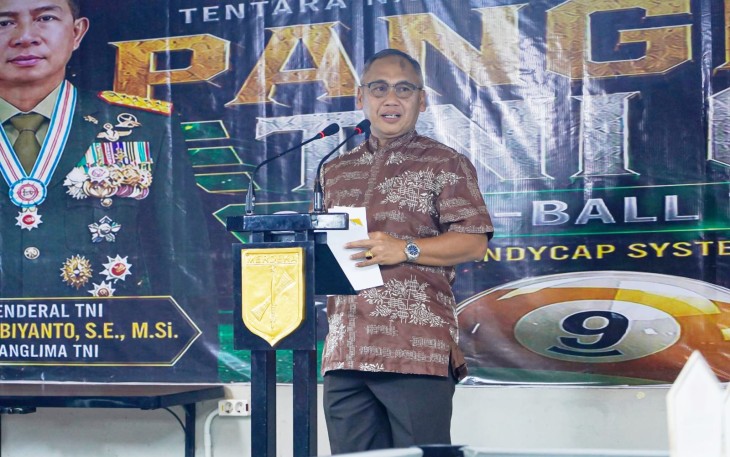 Pangdam XIII/Merdeka Mayjen TNI Mirza Agus, S.I.P. saat resmi menutup Biliar Open 9 Ball Tournament Panglima TNI Cup dalam rangka memperingati HUT ke-81 TNI Tahun 2026. 
