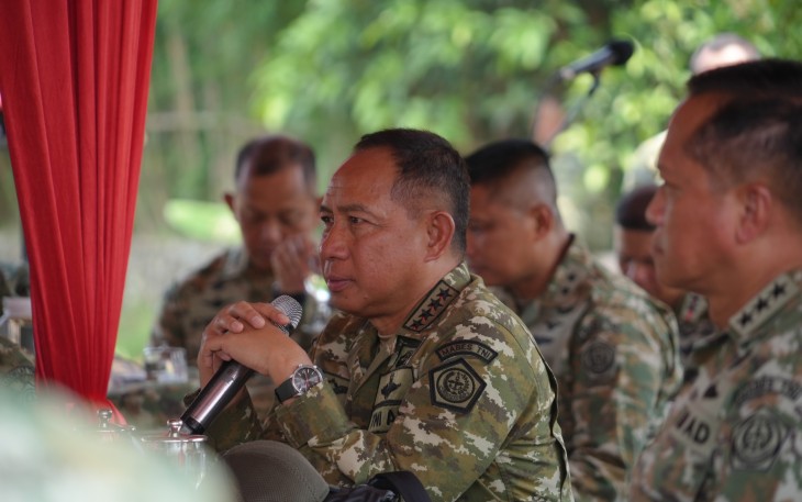 Panglima TNI Jenderal TNI Agus Subiyanto saat memberikan pengarahan kepada 30 Komandan Brigade Infanteri Teritorial Pembangunan (Brigif TP) dan 150 Komandan Batalyon Teritorial Pembangunan (Yon TP) 