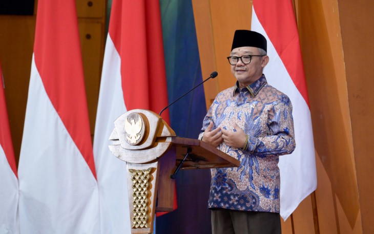Mendikdasmen, Abdul Mu'ti memberikan arahan dalam Penandatangan Perjanjian Kerja Sama Kemendikdasmen Bersama Badan Gizi Nasional di Kantor Kemendikdasmen, Jakarta, Jumat (30/10). Fotografer: Destian