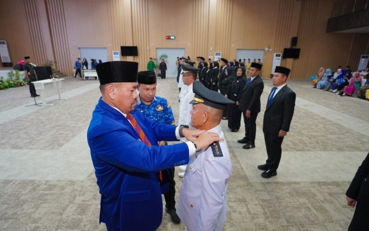 Prosesi pelantikan dan mengambil sumpah jabatan 33 pejabat pimpinan tinggi pratama dan administrator di lingkungan Pemerintah Kabupaten Batu Bara, ditekankan Loyalitas dan Kinerja ASN, Selasa (5/5/2026).