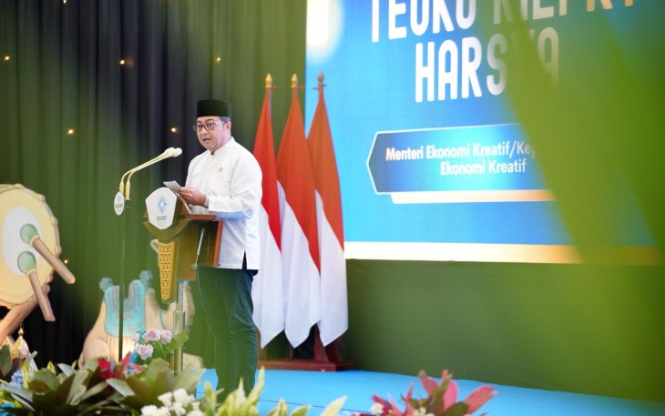 Menteri Ekonomi Kreatif, Teuku Riefky Harsya, bersama Wakil Menteri Ekonomi Kreatif, Irene Umar, menghadiri peringatan Nuzulul Quran dan buka puasa bersama seluruh pegawai Ekraf di Gedung Film Pesona Indonesia, Jakarta, Kamis (12/03/2026).