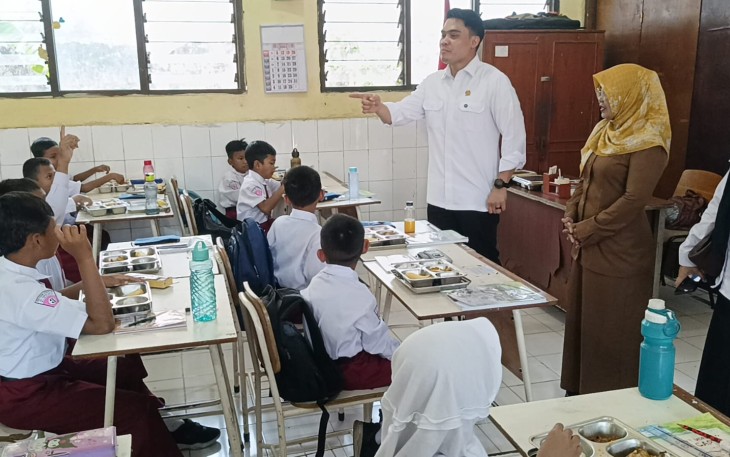 Anggota Komisi E DPRD Provinsi Jawa Timur, Cahyo Harjo Prakoso saat meninjau lokasi, Senin (27/7/2026).