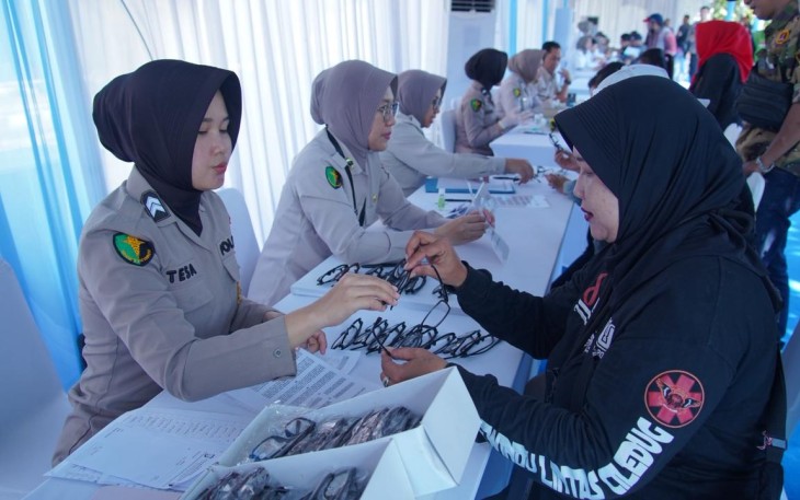 Polri saat Gelar Bakti Kesehatan dan Pangan Murah Serentak di Kelapa Gading, Jakarta Utara, Jumat (13/3/2026).