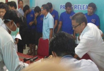 Press release tersangka dan barang bukti di BNNP, Rabu (19/04/2017)