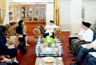 Diplomat Kemenlu RI saat membahas potensi daerah yang dimiliki Provinsi Bengkulu dalam rangka Visit 2020 Wonderful Bengkulu, bersama Gubernur.