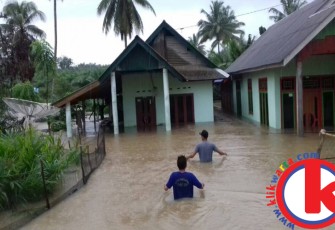 Banjir rendam 3 rumah warga Bunga Mas, Sabtu (20/05/2017)