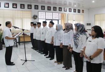 Wakil Gubernur Bengkulu Rohidin Mersyah saat meresmikan Pembentukan Satgas Audit Investigatif pada Inspektorat Provinsi Bengkulu serta penyerahan Pin Satgas Saber Pungli.