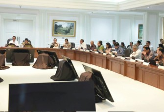 Presiden Jokowi dan Wakil Presiden Jusuf Kalla saat Rapat koordinsi terbatas bersama Gubernur Bengkulu Ridwan Mukti, Rabu (31/5/17).