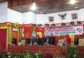 Pimpinan paripurna istimewa memimpin jalannya paripurna istimewa