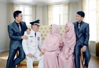 Plt Gubernur Bengkulu bersama istri dan anak