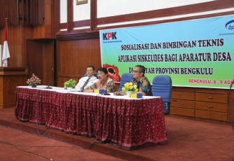 Ketua Tim Korsupgah KPK RI Adlinsyah Nasution menjadi pembicara dalam Sosialisasi dan Bimtek Aplikasi SisKeuDes bagi aparatur desa di Wilayah Provinsi Bengkulu 