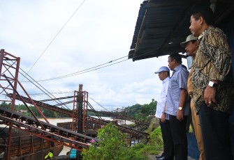 Plt Gubernur saat meninjau langsung pelabuhan khusus injatama dan pusat pendaratan ikan (PPI) Muara Sungai Ketahun Bengkulu Utara.