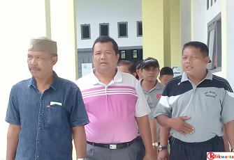 Wakil Ketua III DPRD Provinsi Elfi Hamidi Maras Udin saat sidak ke SMA Negeri 10 Pentagon