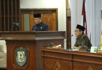 Pandangan Umum Fraksi-Fraksi terhadap Usulan 5 Raperda Gubernur Bengkulu.