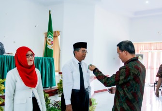 Plt Gub Rohidin Mersyah sampaikan arahan dalam pembukaan Bimtek dan temu ilmiah Widyaiswara di aula BPSDM Provinsi Bengkulu, Senin 16 Okt 2017. 