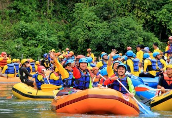 Rafting Plt Gubernur Bengkulu Rohidin Mersyah pimpin Lebong Fun Rafting 2017.
