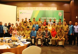 Foto Bersama Staf Ahli Gubernur Bengkulu Bidang Ekonomi Keuangan dan Pembangunan Ricki Gunarwan dengan BPJS Ketenagakerjaan Bengkulu
