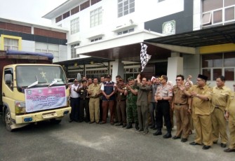 Pelepasan bantuan Bansos Rastra oleh Sekda Kaur H Nandar Munadi S.Sos