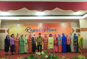 Foto bersama selesai acara