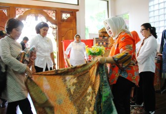 Anggota OASE Kabinet Kerja Bidang Sosial Budaya Ridho Ekasari Idrus