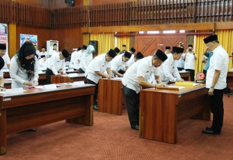 Para pimpinan OPD saat menandatangani Perjanjian Kinerja 2018
