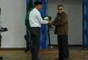 Sekretaris Daerah Kota Bengkulu Marjon Dan Dosen Pembimbing PKL STIS Dedi Walujadi 