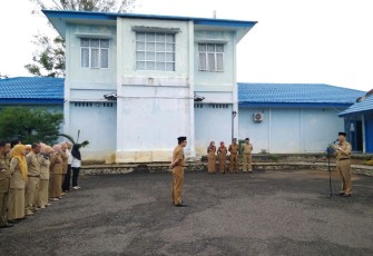 Plt Gubernur Bengkulu Rohidin Mersyah pimpin apel pagi di halaman Dinas Kelautan dan Perikanan Provinsi Bengkulu, Senin, (23/4).