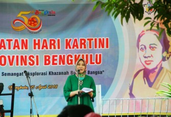 Asisten II bidang Perekonomian dan Pembangunan Yuliswani hadiri peringatan Hari Kartini Ke-139 Tahun 2018 di Rumah peninggalan Ibu Fatmawati Soekarno.