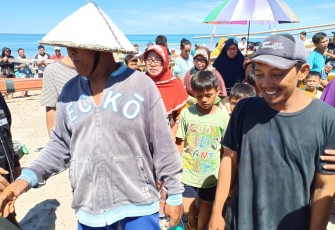 Dua nelayan yang sempat menghilang disambut ratusan warga 