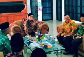 Kehadiran Menteri Agama Lukman Hakim Saifudin di Bengkulu disambut oleh Sekda Provinsi,  Nopian Andusti, Jumat sore (28/9) di Bandara Fatmawati Soekarno. 