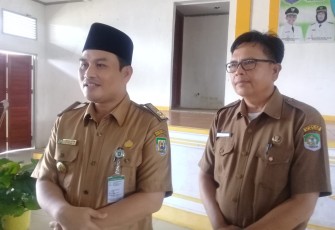 Kepala Dinas Kesehatan Provinsi Bengkulu Herwan Antoni didampingi Kepala Dinas Kesehatan Kaur M Thabri A Rachman usai acara sosialisasi KTR