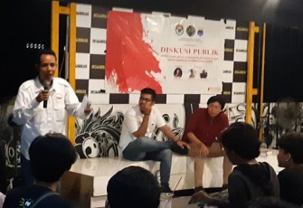 Ketua IKA PMII KOMFISIP, Dinno Brasco menyampaikan materi.