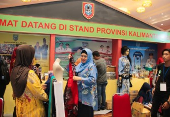 Ketua TP PKK Provinsi Bengkulu Derta Wahyulin Saat Menghadiri Expo Nusantara HUT Taman Mini Indonesia Indah (TMII) Jakarta ke-44