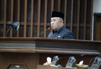 Sekda Provinsi Bengkulu Sampaikan Jawaban Atas Pandangan Umum Fraksi-Fraksi