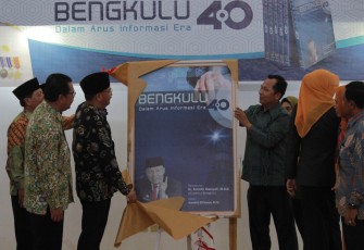 Gubernur Bengkulu Rohidin Mersyah Launcing Buku Bengkulu Dalam Arus Informasi Era 4.0 