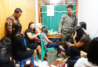 Petugas Satpol PP Merazia 