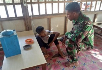 Satgas TMMD Bimbing Anak Sekolah "Nyleweng"