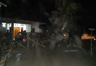 Satgas TMMD kronjo terus bergerak di malam hari