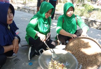 Masakan Bu Dandim Pendorong Semangat Satgas TMMD