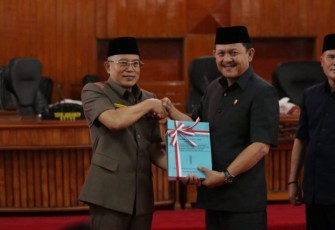 Bupati Bengkulu Selatan Gusnan Mulyadi Dan Ketua DPRD Bengkulu Selatan Yevri Sudianto