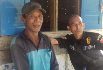 Tayum saat bersama Serma Agus dilokasi TMMD 105 Desa Jatimulya Kecamatan Suradadi Kabupaten Tegal